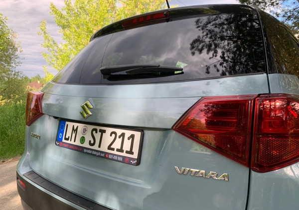 Suzuki Vitara cena 82000 przebieg: 17000, rok produkcji 2019 z Radzyń Chełmiński małe 742